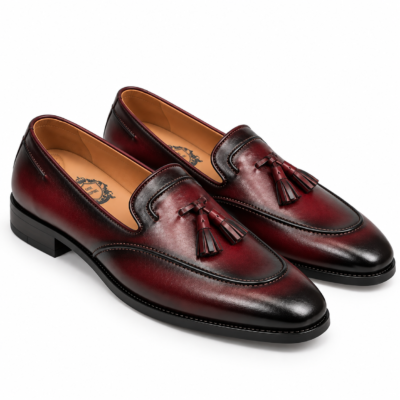 Burgundy tassel loafers for men with burnished finish